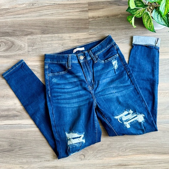 SO Juniors High Rise Distressed Jegging – Size 7/28W - Picture 2 of 10